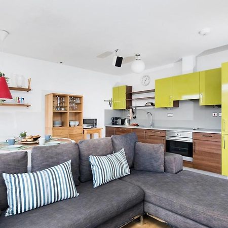 Stylish 2 Bedroom Flat With Balcony In ロンドン エクステリア 写真