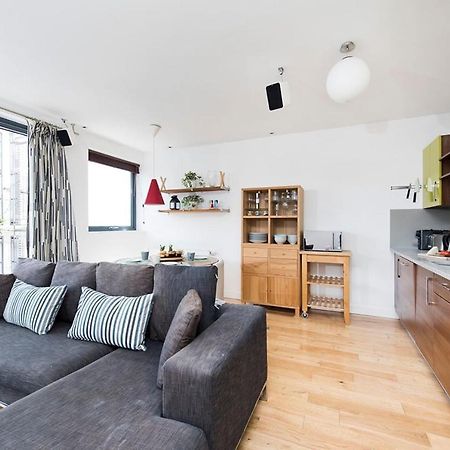 Stylish 2 Bedroom Flat With Balcony In ロンドン エクステリア 写真