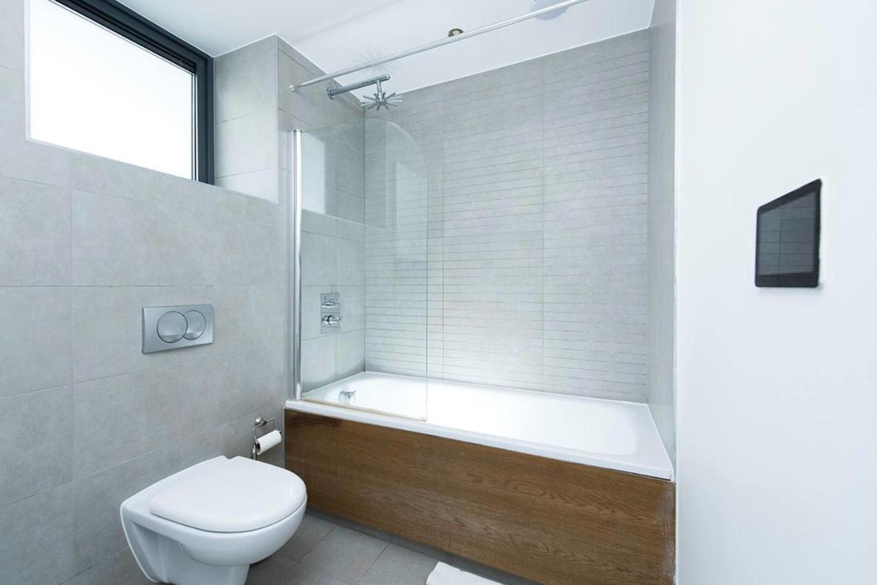 Stylish 2 Bedroom Flat With Balcony In ロンドン エクステリア 写真