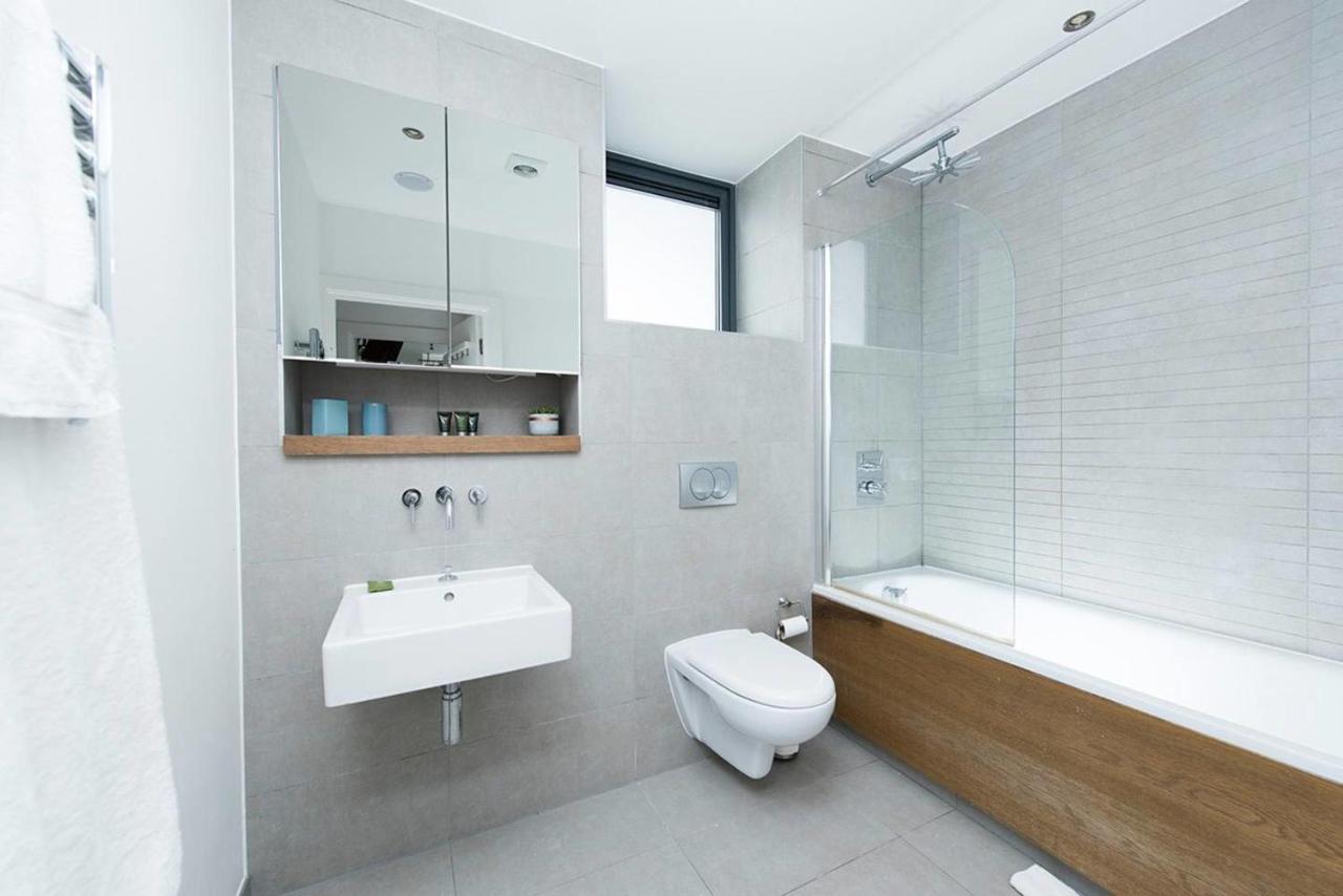 Stylish 2 Bedroom Flat With Balcony In ロンドン エクステリア 写真