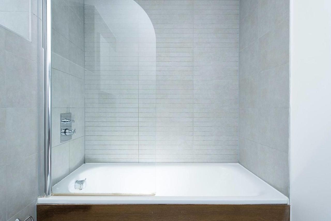 Stylish 2 Bedroom Flat With Balcony In ロンドン エクステリア 写真