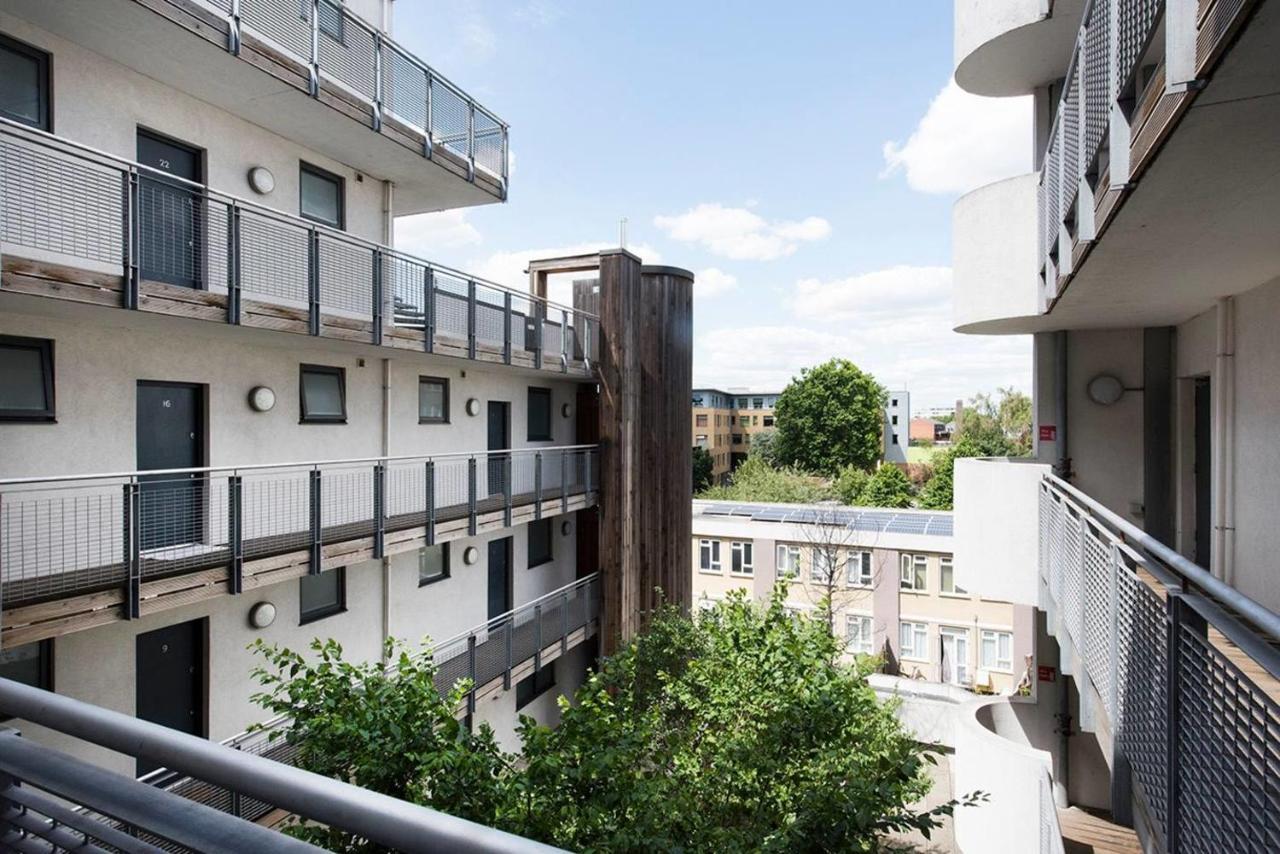 Stylish 2 Bedroom Flat With Balcony In ロンドン エクステリア 写真