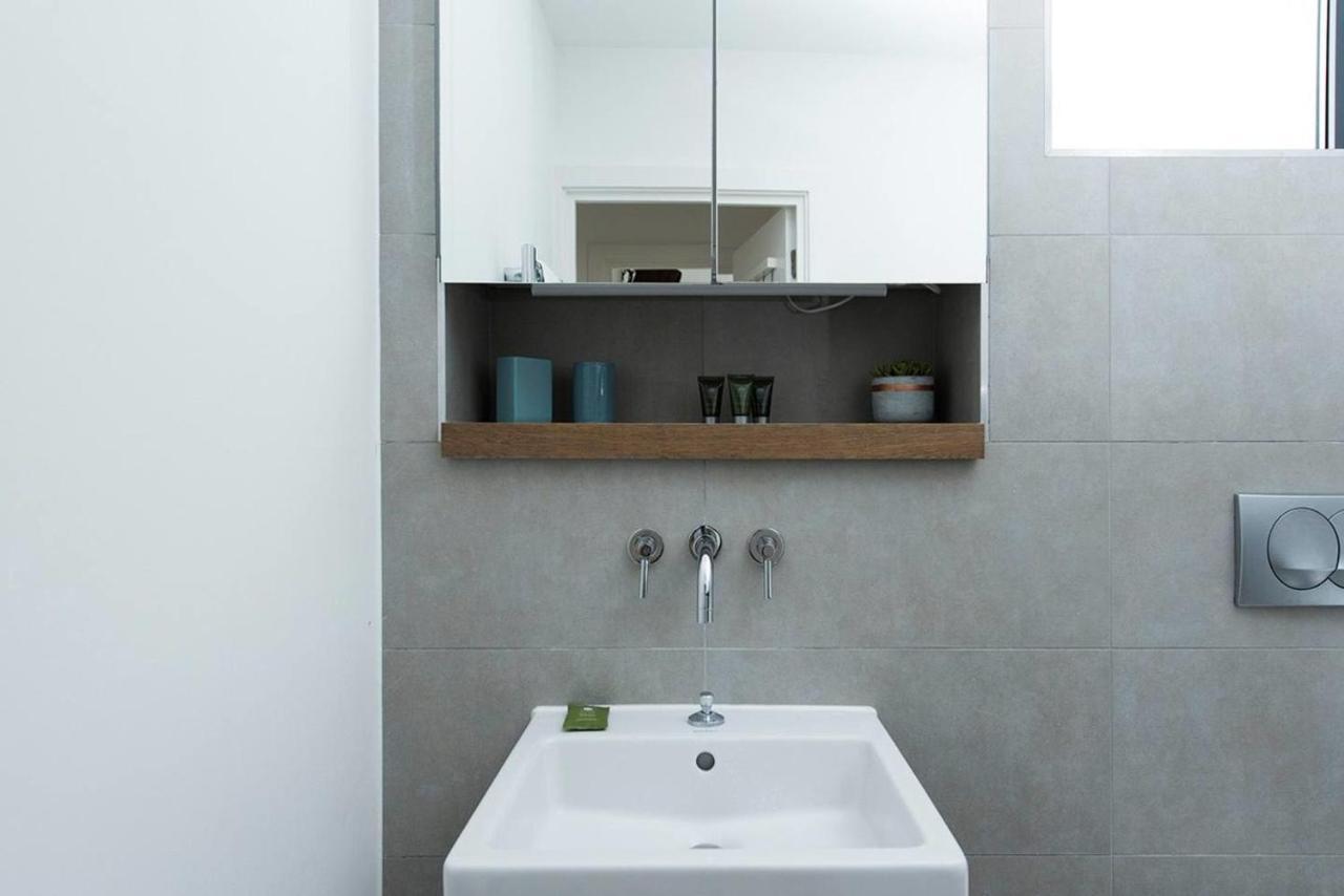 Stylish 2 Bedroom Flat With Balcony In ロンドン エクステリア 写真
