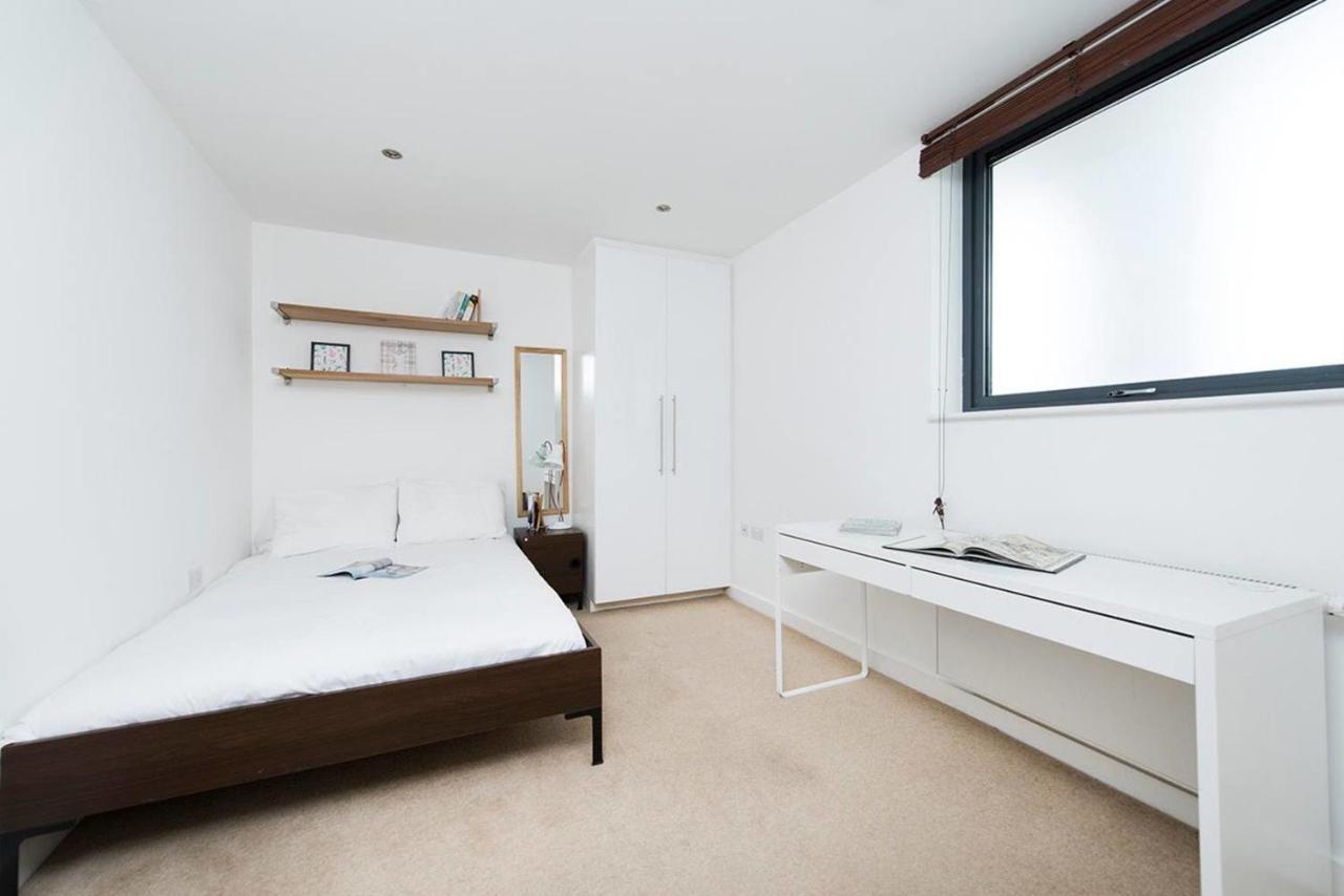 Stylish 2 Bedroom Flat With Balcony In ロンドン エクステリア 写真