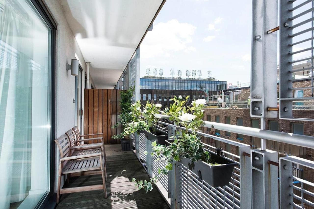 Stylish 2 Bedroom Flat With Balcony In ロンドン エクステリア 写真