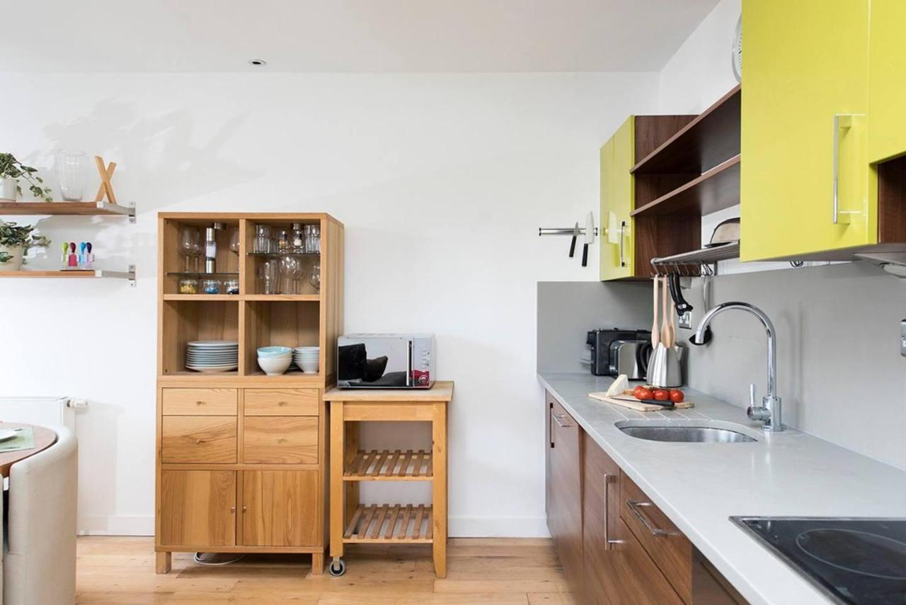 Stylish 2 Bedroom Flat With Balcony In ロンドン エクステリア 写真