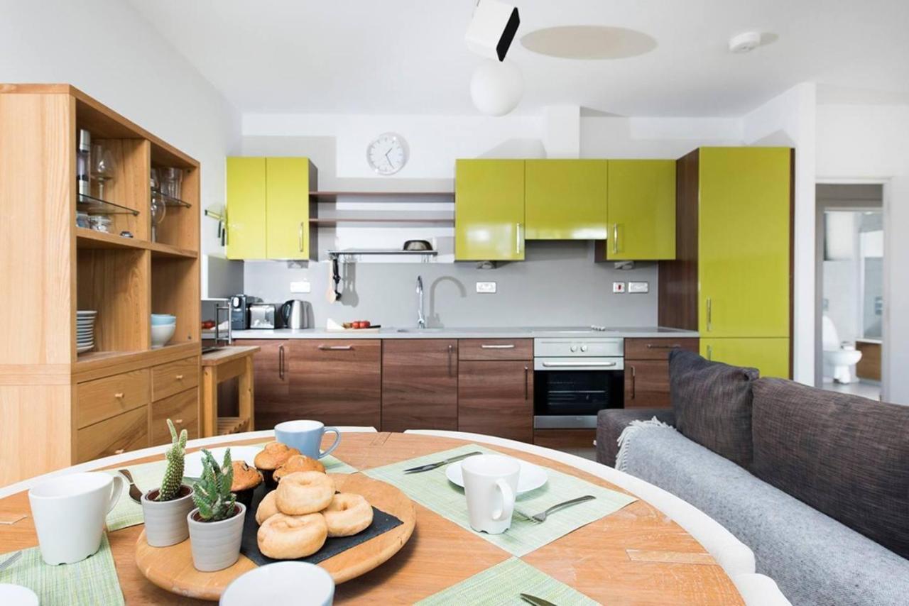 Stylish 2 Bedroom Flat With Balcony In ロンドン エクステリア 写真